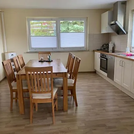 Grosse Ferienwohnung Mit Zugang Zum Appartement *